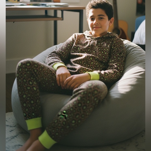 art class Other - 2 New one piece dinosaur zip up pajamas